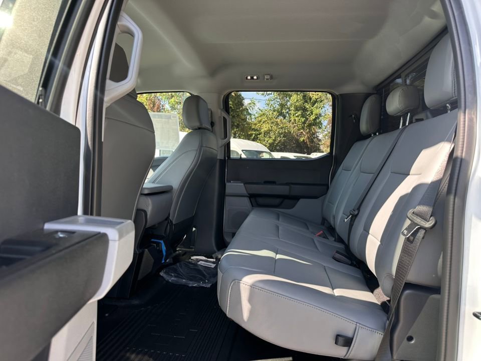 New 2025 Ford F550 4x4 Crew Cab image 13