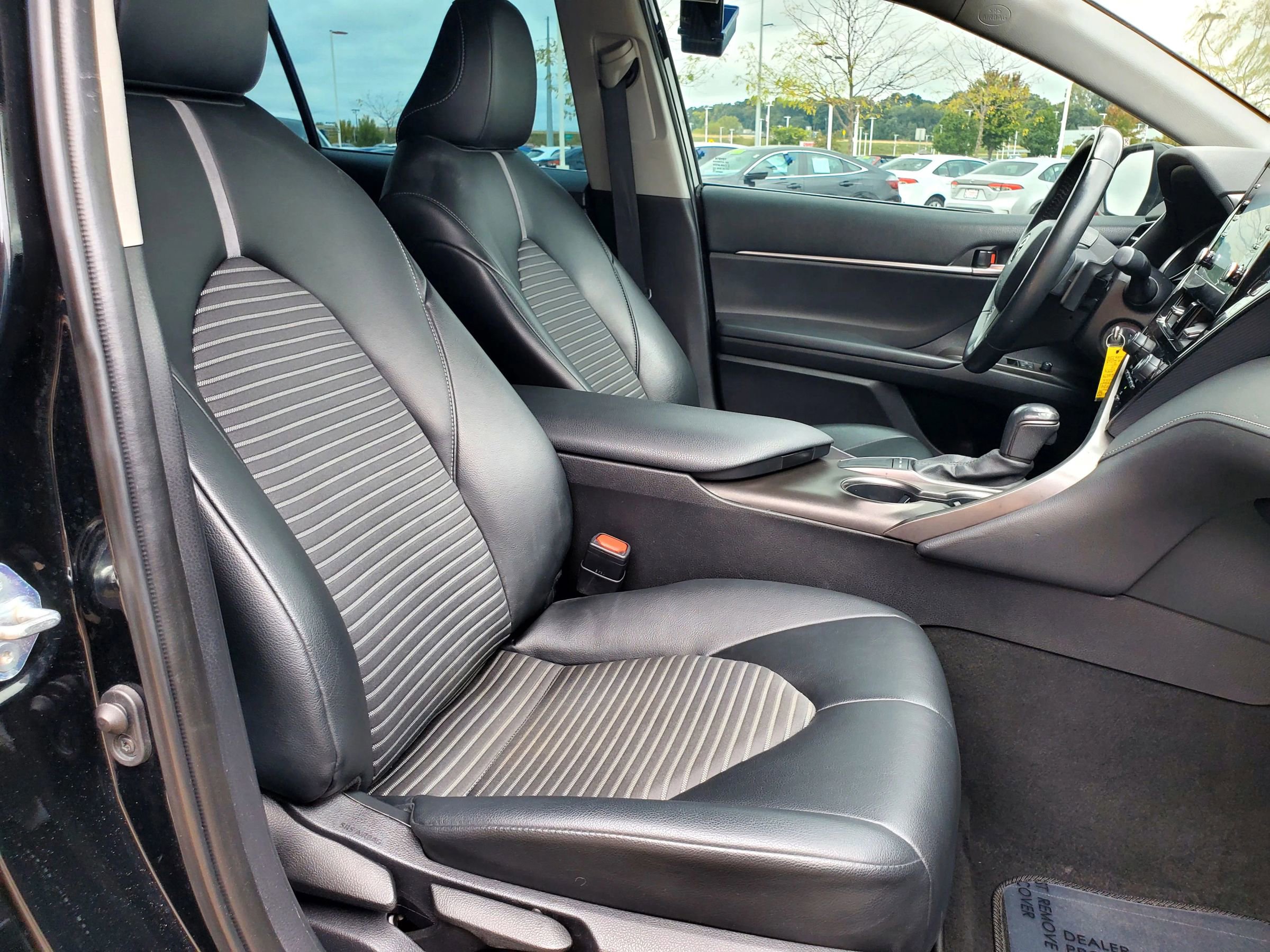 Used 2022 Toyota Camry SE image 11