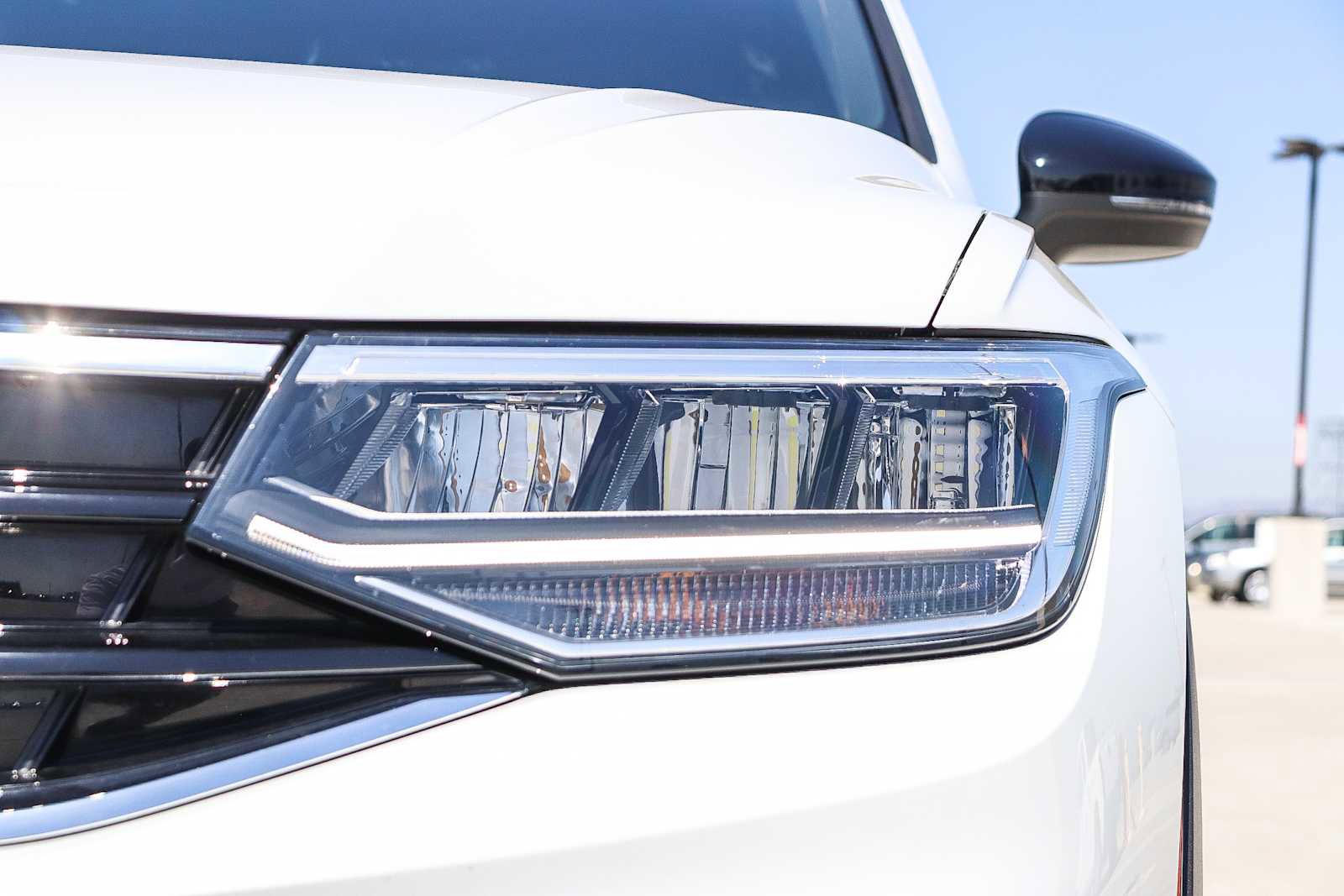 Used 2023 Volkswagen Tiguan SE R-Line FWD image 7