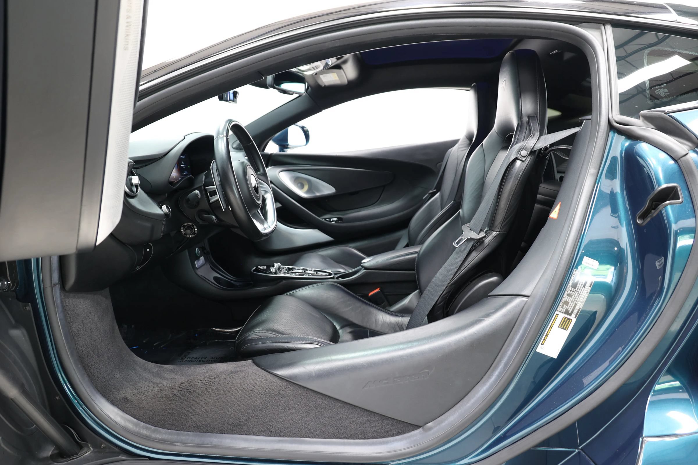 Used 2021 McLaren GT RWD image 15