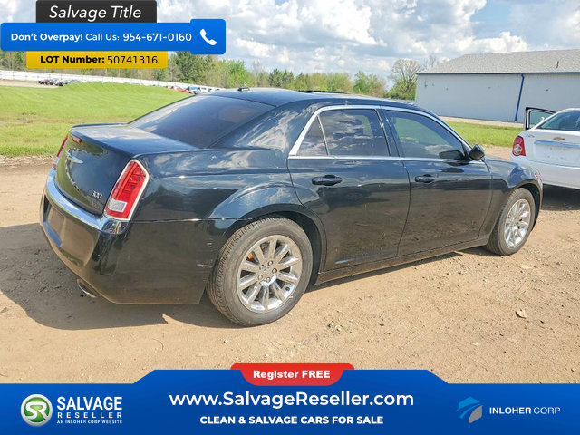 Used 2014 Chrysler 300 w/ Driver Convenience Group RWD image 4