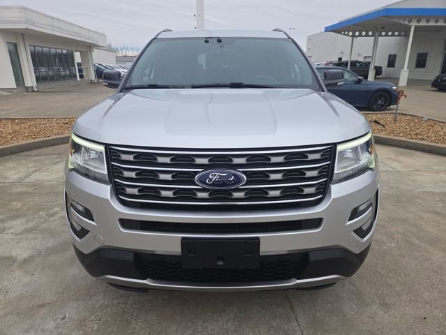 Used 2017 Ford Explorer XLT image 8
