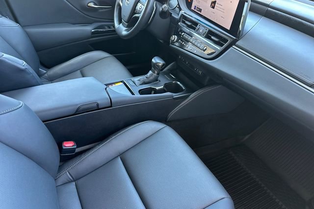 Used 2025 Lexus ES 350 w/ Premium Package FWD image 18