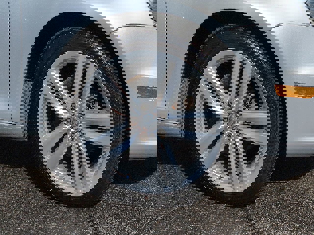 Used 2012 Volkswagen Eos Executive image 11