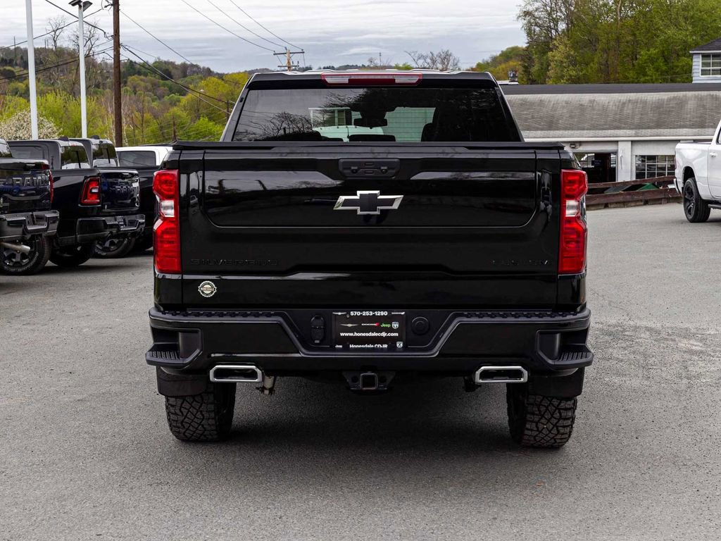 Used 2025 Chevrolet Silverado 1500 Custom Trail Boss w/ Midnight Edition AWD/4WD image 5