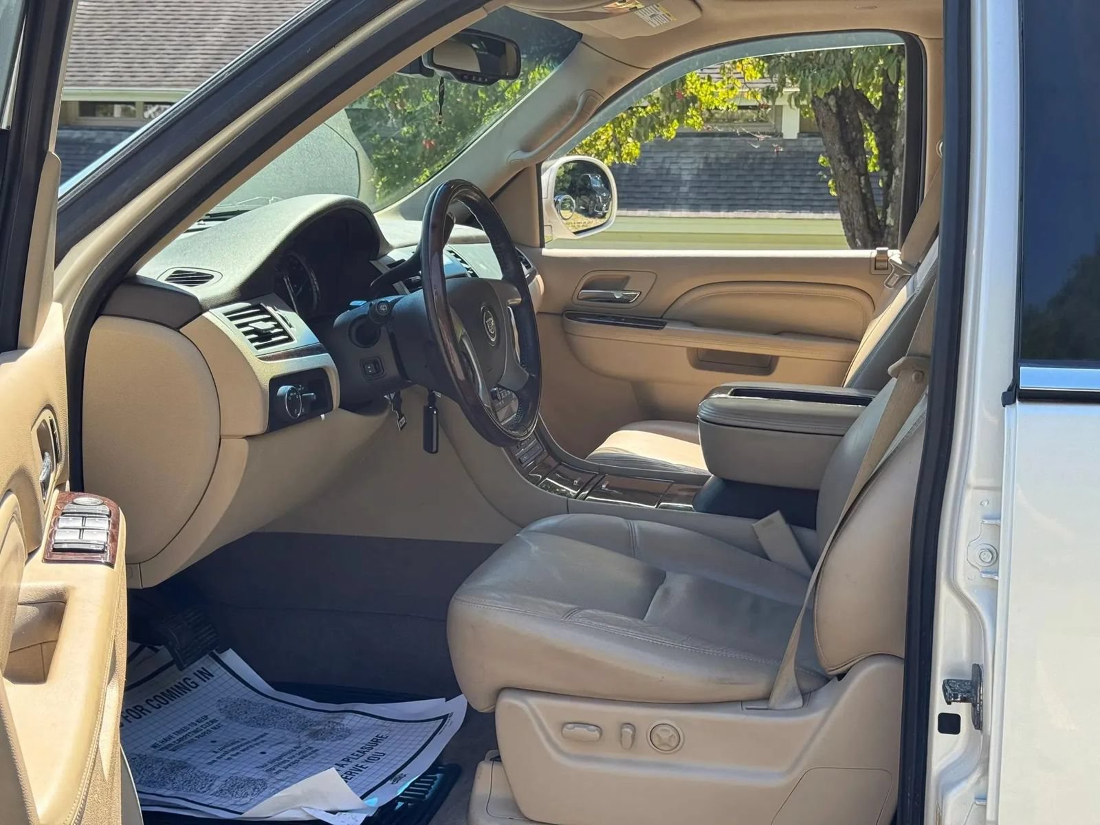 Used 2012 Cadillac Escalade Premium AWD/4WD image 12