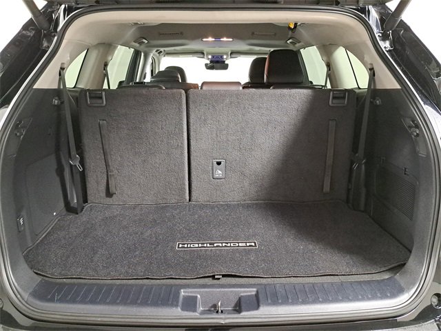 Used 2024 Toyota Highlander Limited image 10