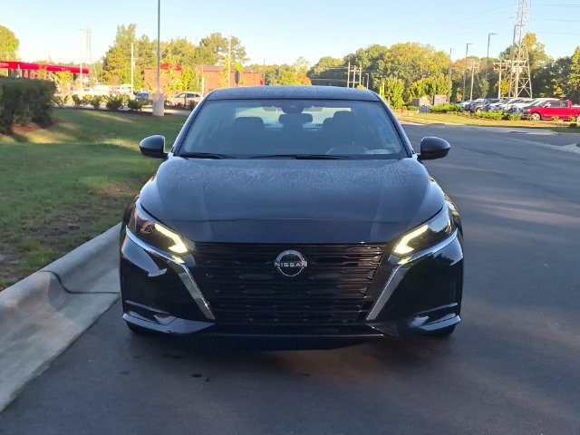 Used 2025 Nissan Altima 2.5 SV FWD image 8