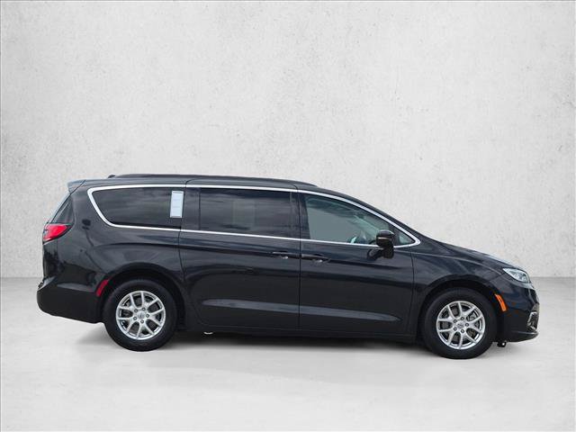 Used 2022 Chrysler Pacifica Touring-L FWD image 4