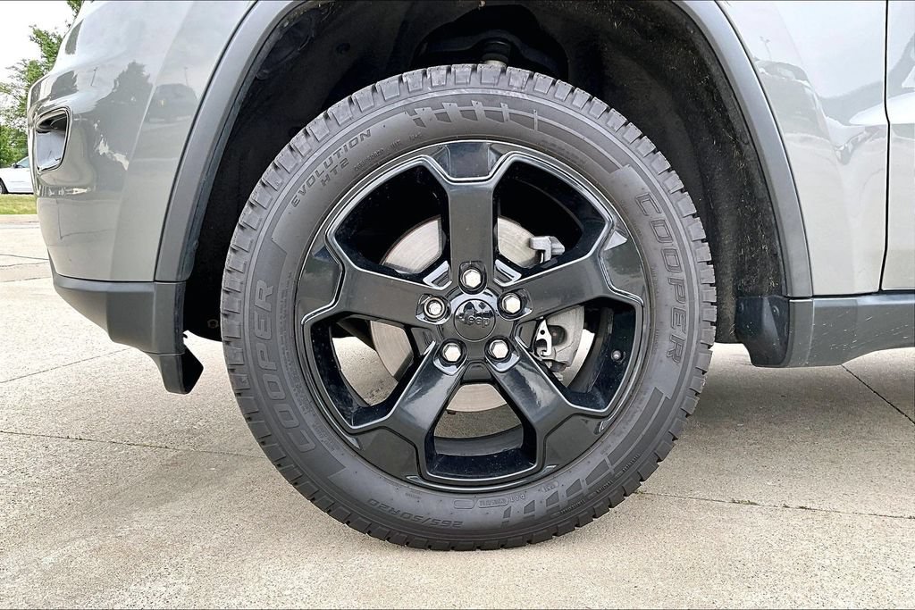Used 2019 Jeep Grand Cherokee Laredo AWD/4WD image 10