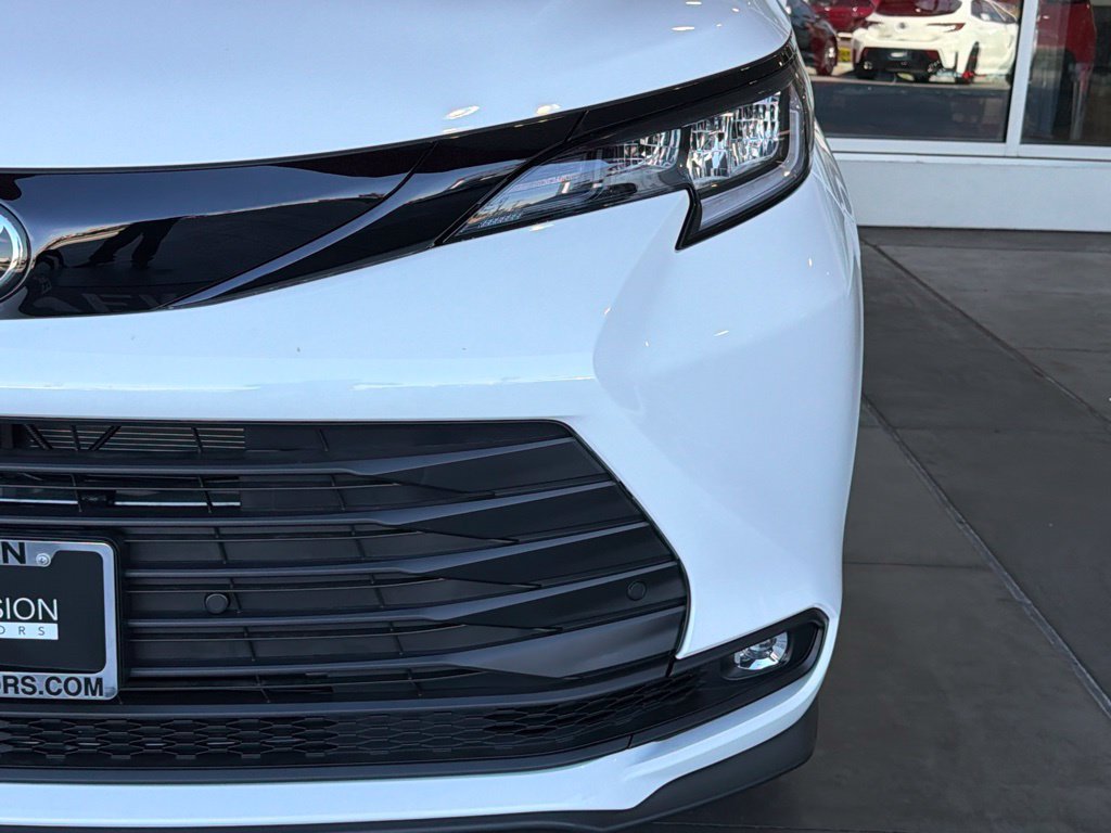 New 2026 Toyota Sienna XLE Woodland Edition AWD/4WD image 5