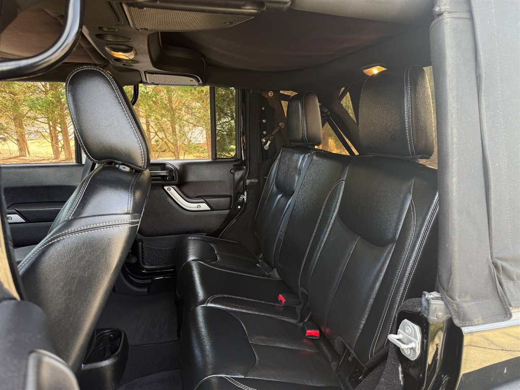 Used 2015 Jeep Wrangler Unlimited Rubicon w/ Dual Top Group image 60