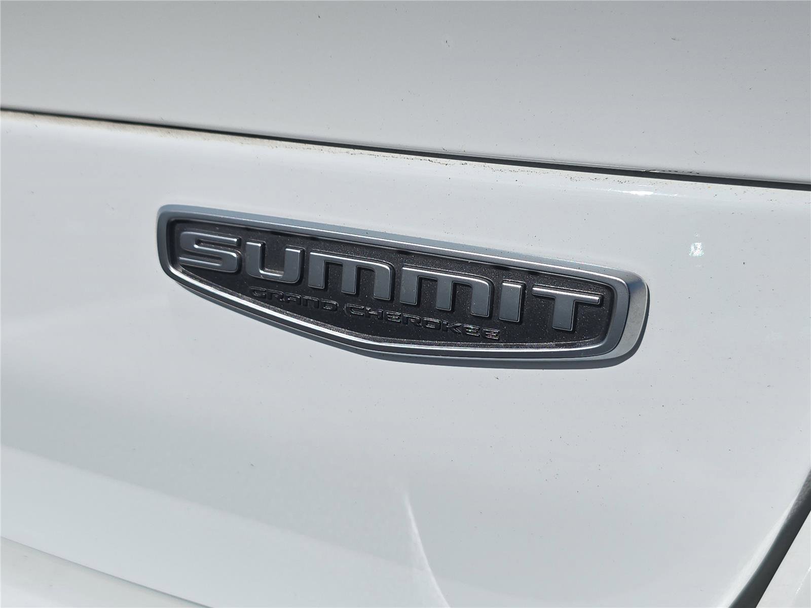 Used 2023 Jeep Grand Cherokee L Summit w/ Advanced Protech Group IV image 5