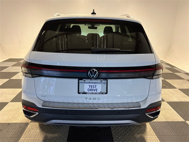 New 2026 Volkswagen Taos SE image 4
