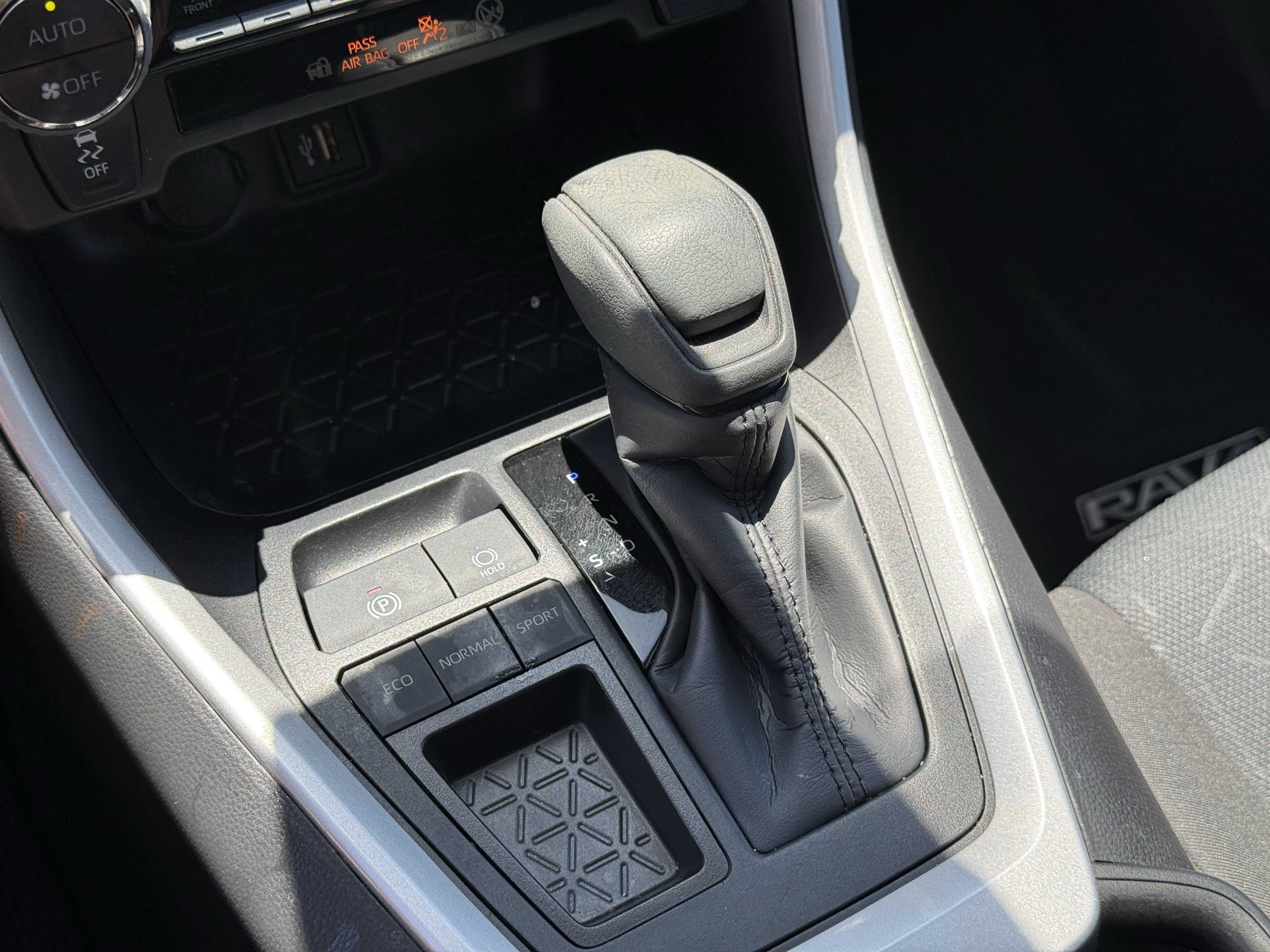 Used 2025 Toyota RAV4 XLE FWD image 22