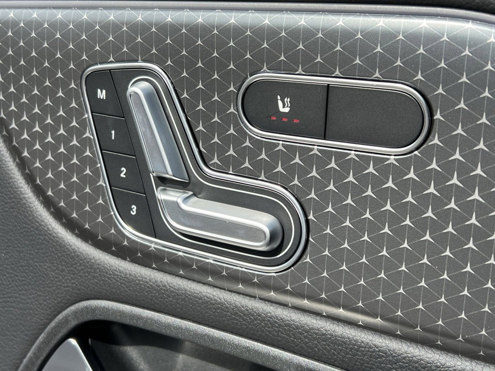 Certified 2026 Mercedes-Benz GLB 250 4MATIC image 33