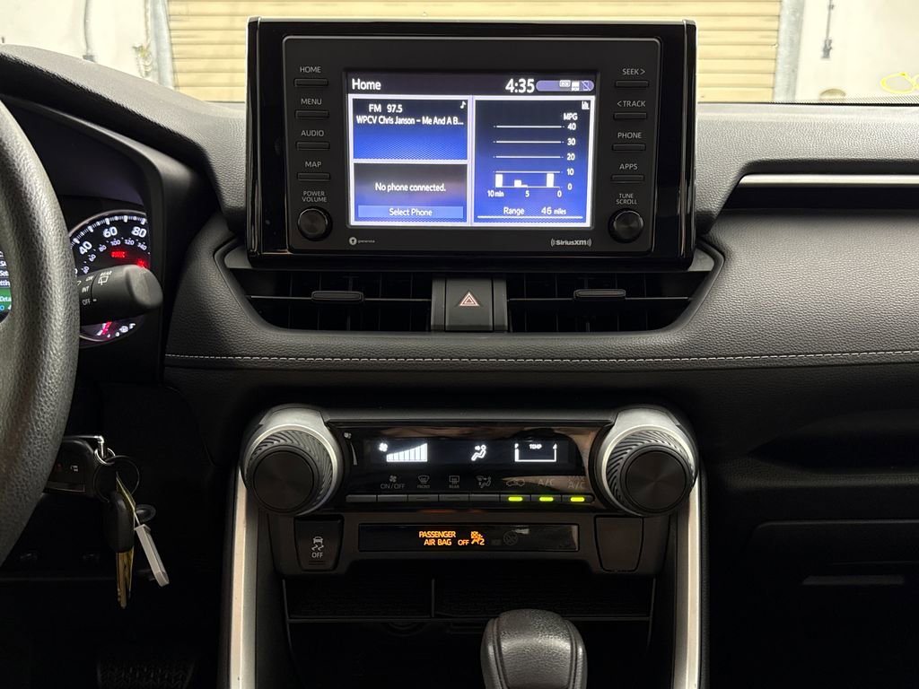 Used 2020 Toyota RAV4 LE FWD image 17