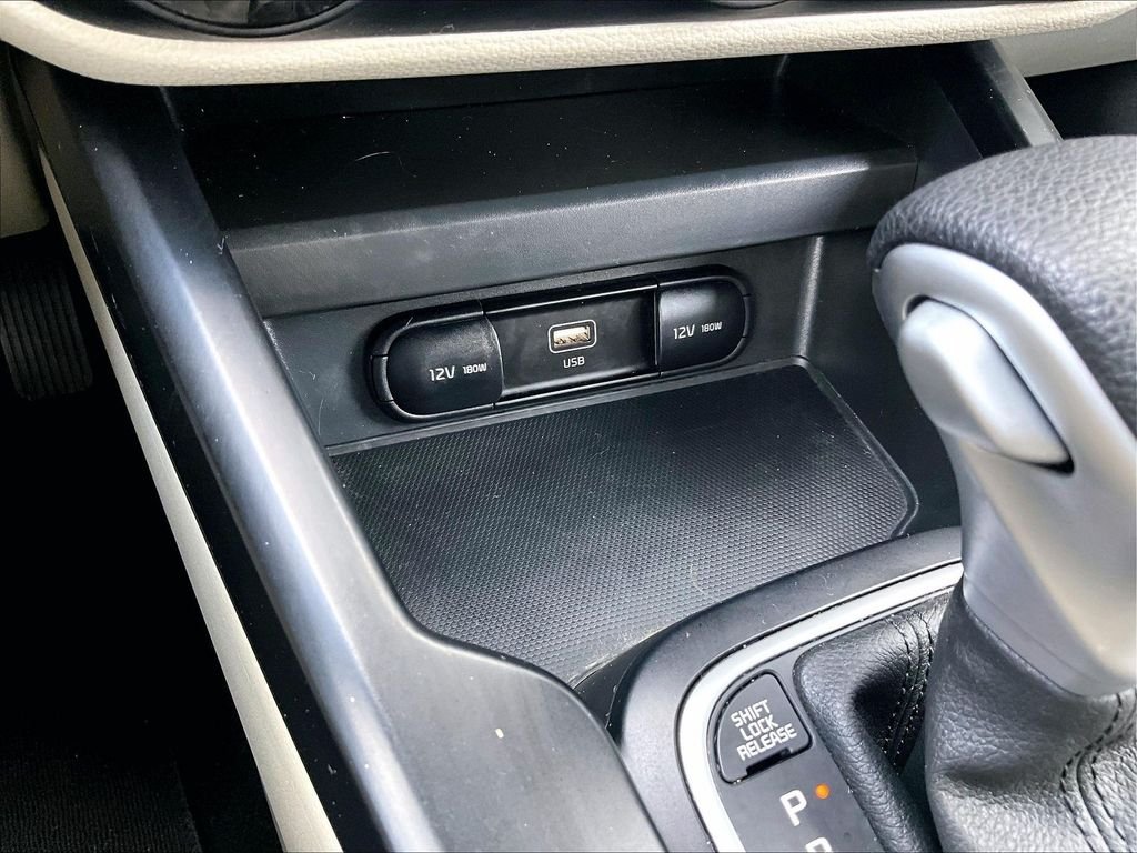 Used 2025 Kia Soul LX w/ LX Technology Package FWD image 27