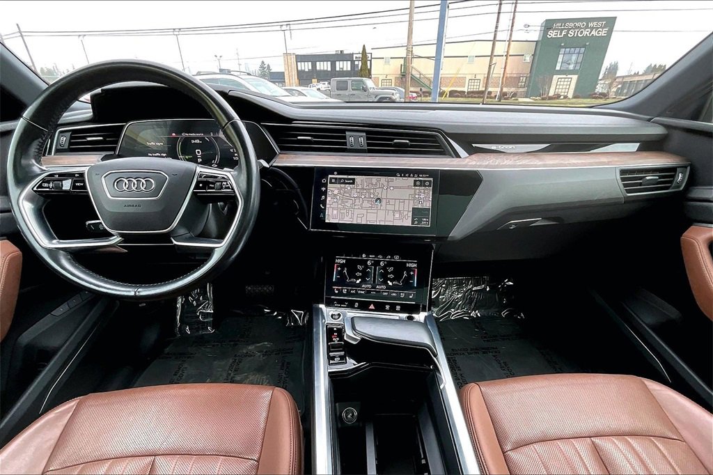 Used 2021 Audi e-tron Premium Plus w/ Premium Plus Package image 14