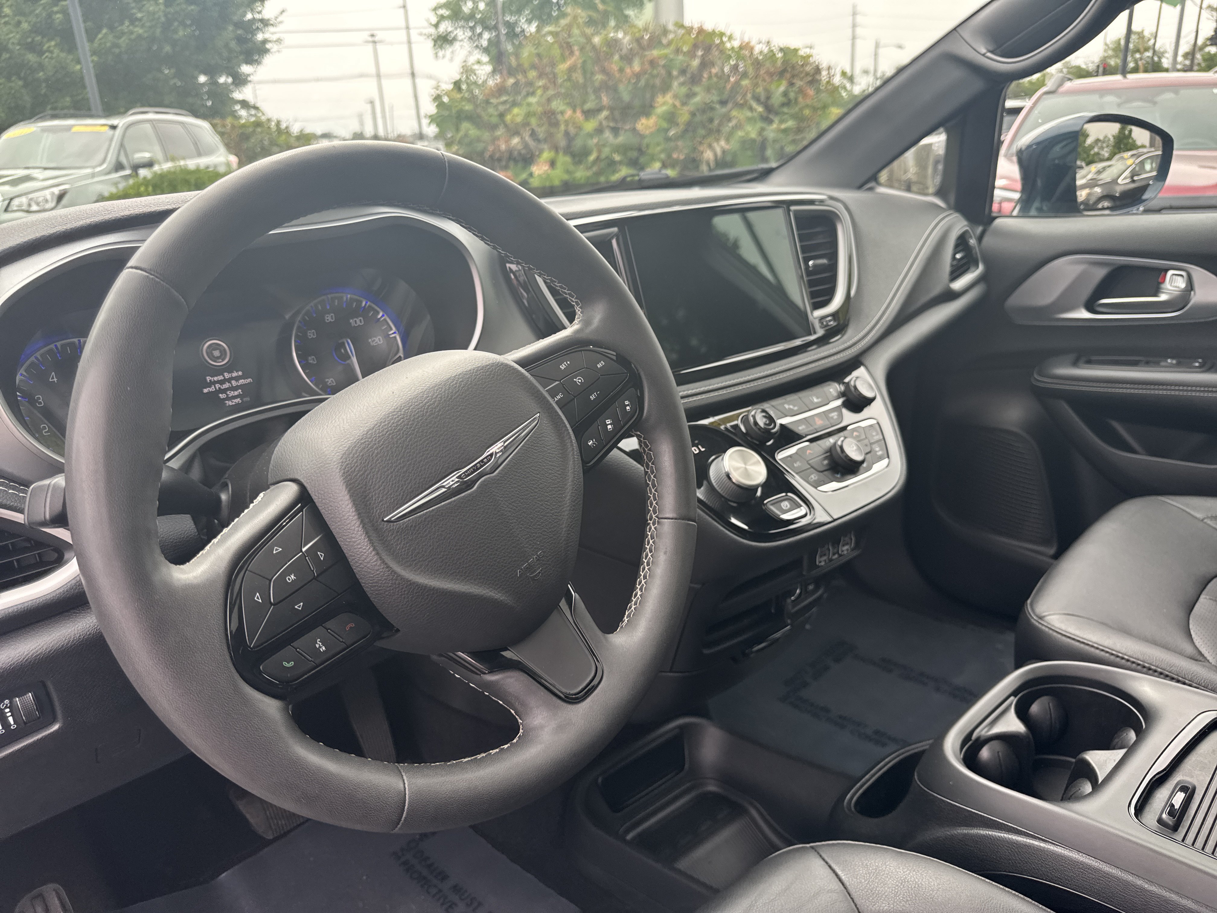 Used 2022 Chrysler Pacifica Touring-L w/ S Appearance Package AWD/4WD image 22