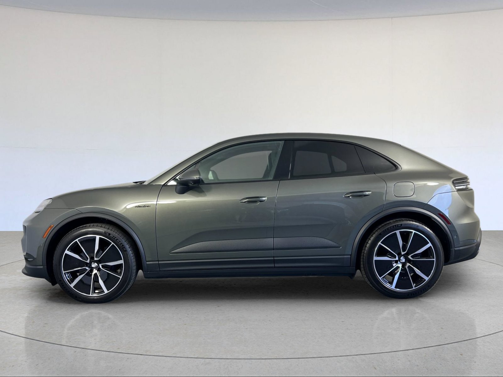New 2026 Porsche Macan 4 Electric AWD/4WD image 2