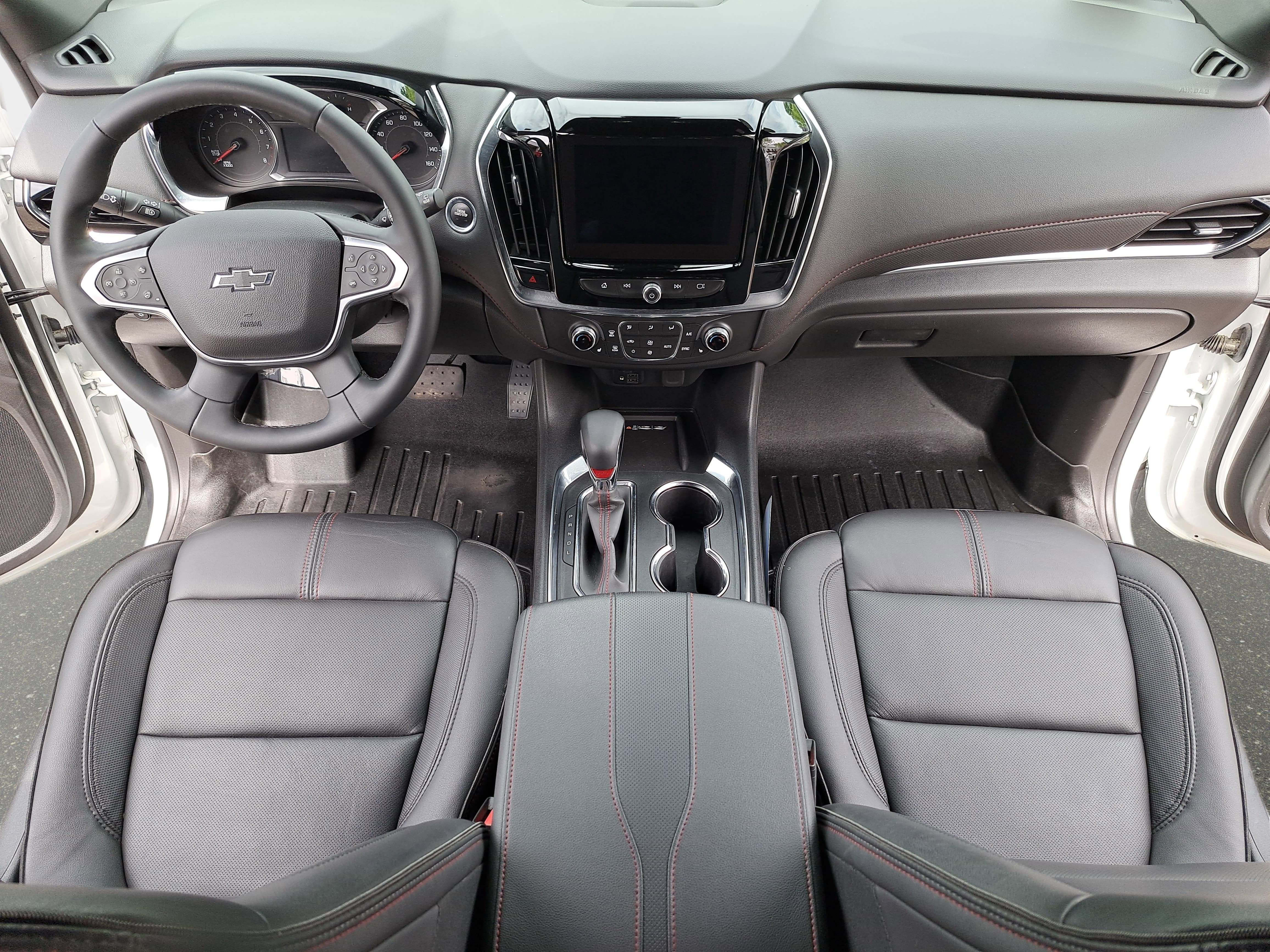 Used 2023 Chevrolet Traverse RS image 9