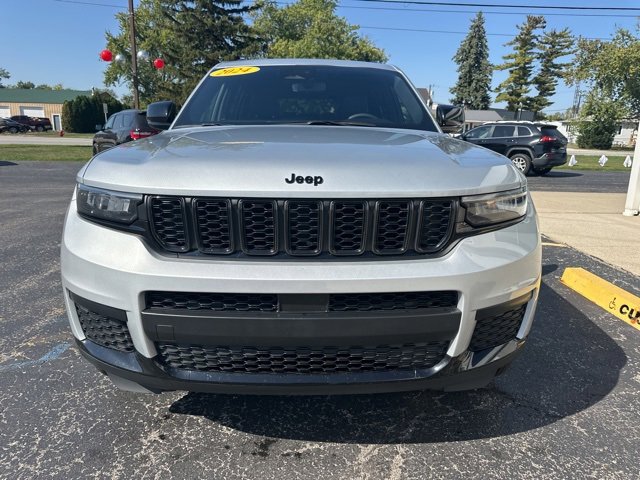 Used 2024 Jeep Grand Cherokee L Laredo image 4