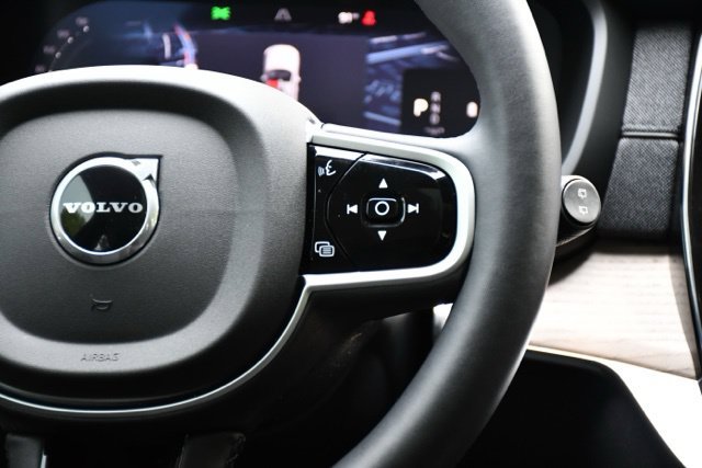 New 2026 Volvo XC90 B6 Plus w/ Protection Package Premier AWD/4WD image 24