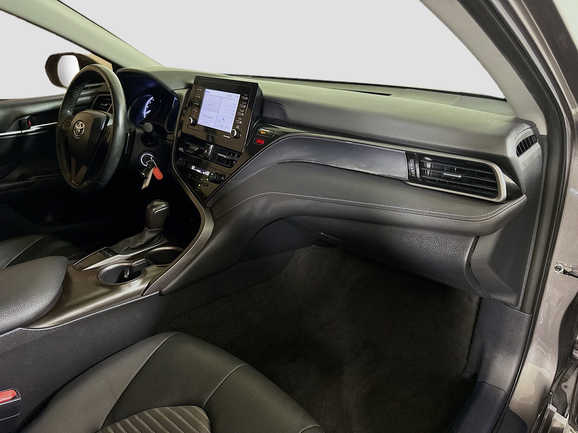 Used 2022 Toyota Camry SE image 29