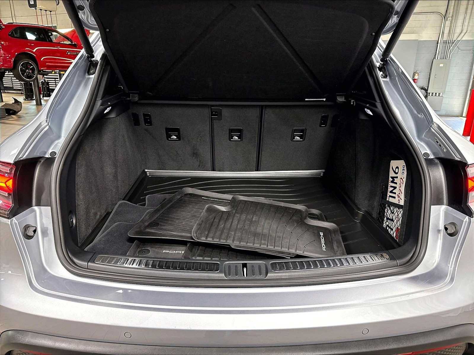 Used 2026 Porsche Macan AWD/4WD image 41