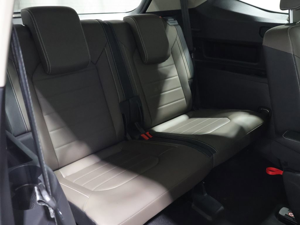 Used 2025 Volkswagen Atlas SEL AWD/4WD image 21
