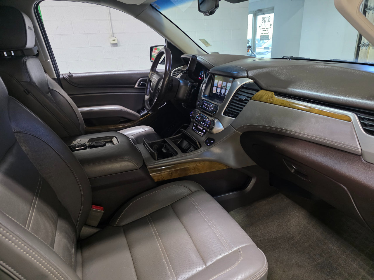 Used 2017 GMC Yukon Denali w/ Open Road Package image 21