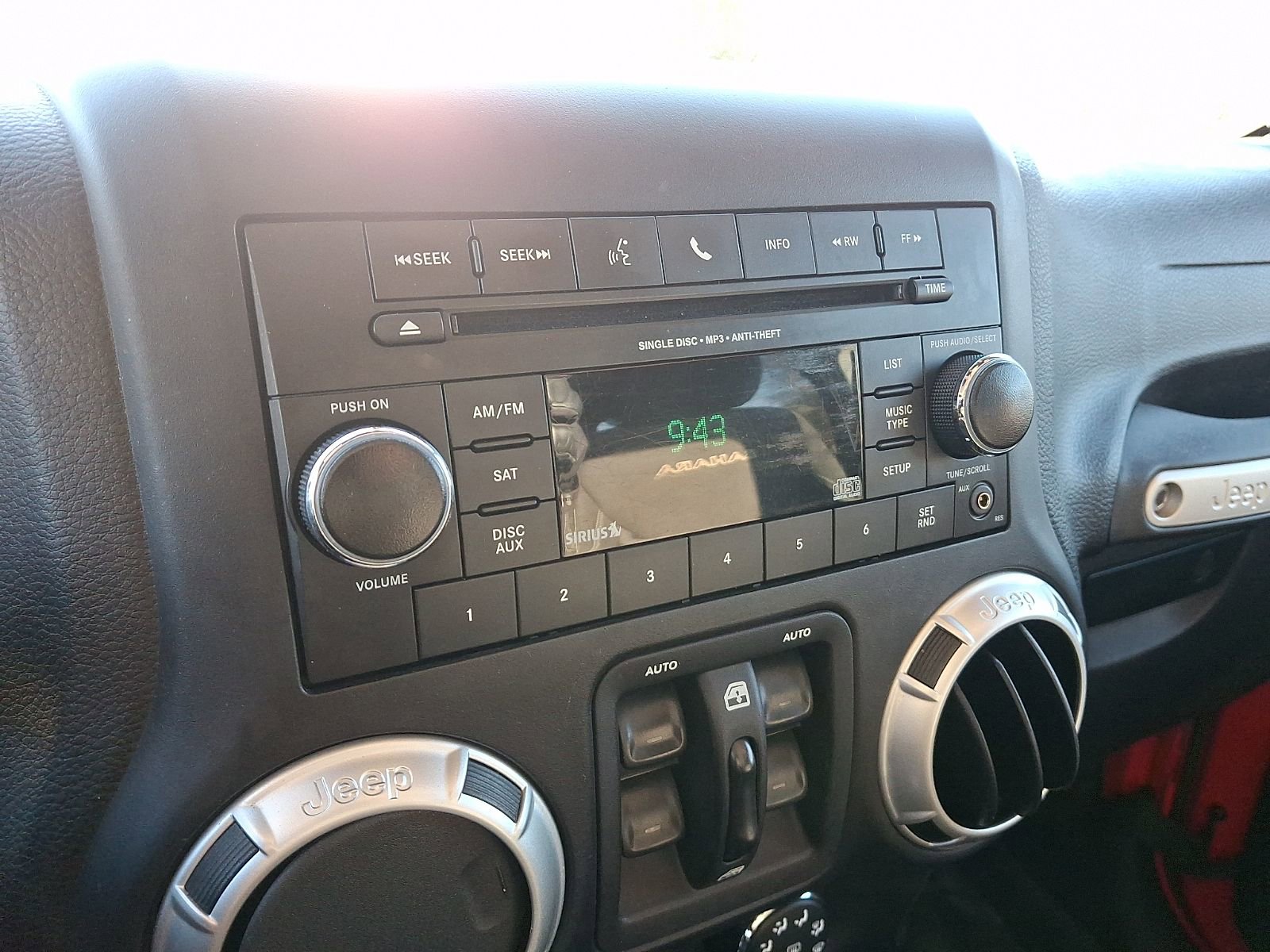 Used 2017 Jeep Wrangler Unlimited Sahara w/ Connectivity Group image 17