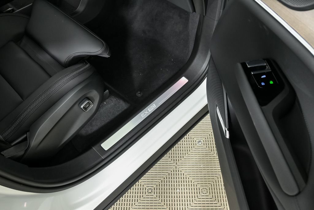 New 2025 Volvo EX90 Plus w/ Protection Package Premier image 25