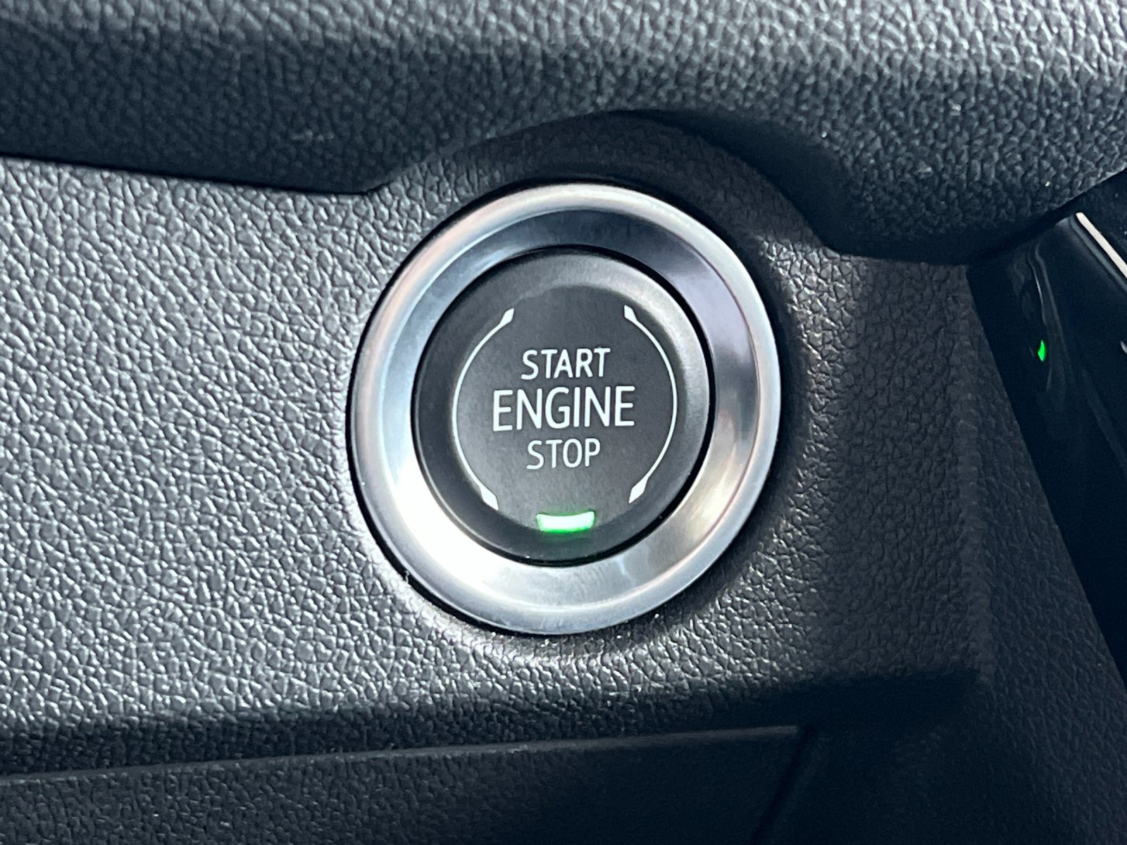 Used 2025 Chevrolet Traverse LT AWD/4WD image 24