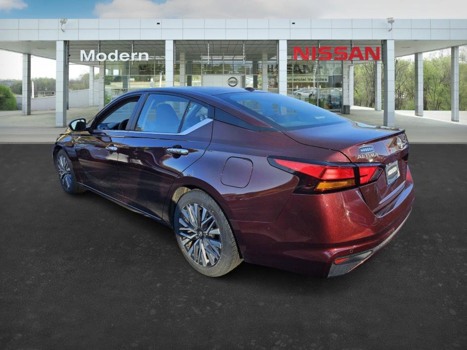Used 2024 Nissan Altima 2.5 SV image 5
