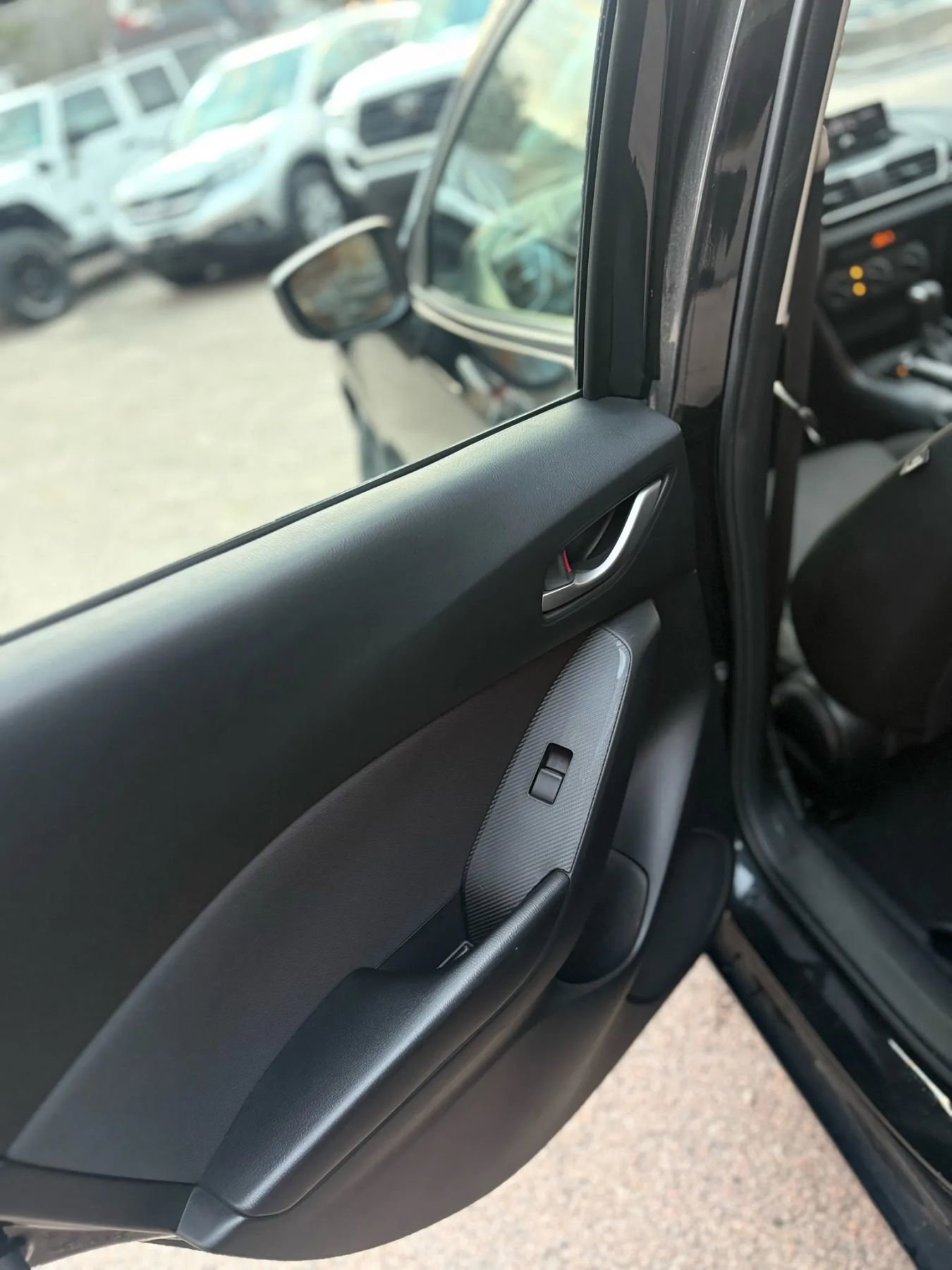 Used 2014 MAZDA MAZDA3 i Sport image 26