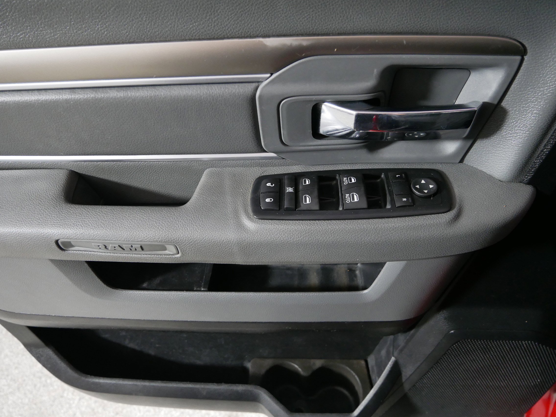 Used 2016 RAM 1500 Classic SLT image 19