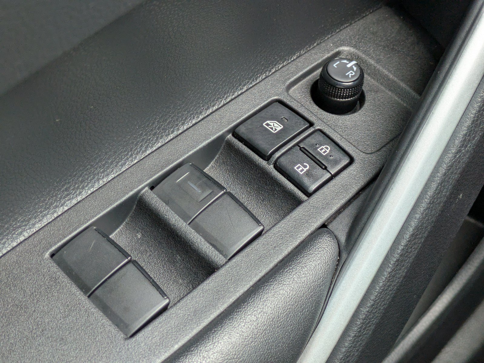 Used 2024 Toyota Corolla Cross AWD Hybrid image 16