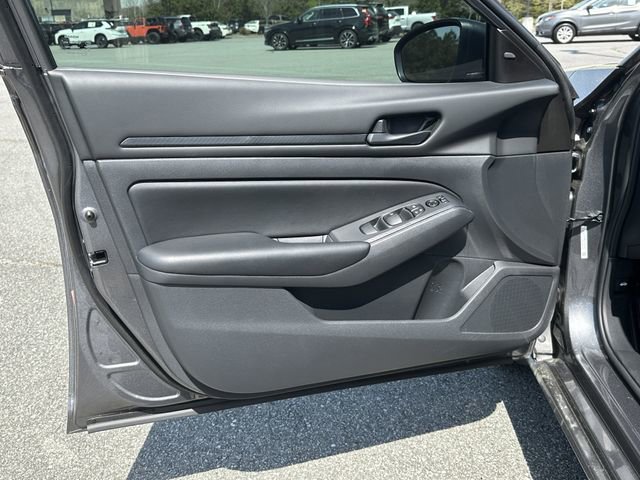 Certified 2025 Nissan Altima 2.5 S FWD image 11