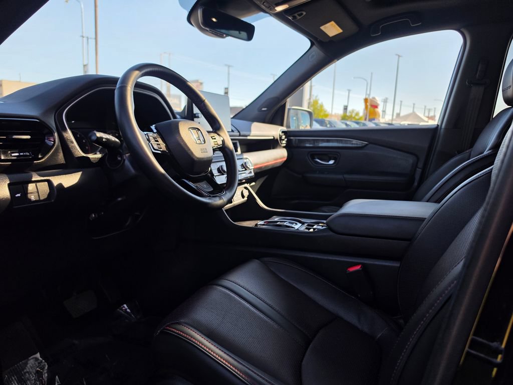 Used 2025 Honda Pilot Black Edition image 9