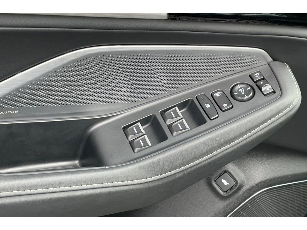 Certified 2025 Acura MDX FWD w/ Technology Package image 11