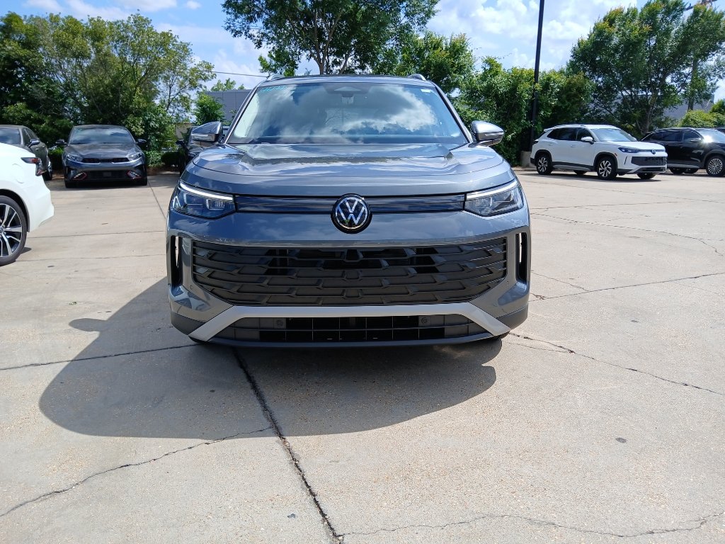 New 2026 Volkswagen Tiguan SE FWD image 2