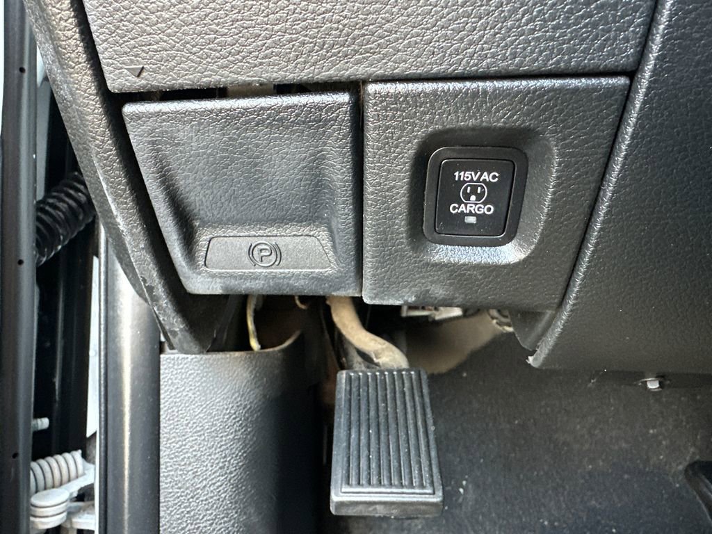 Used 2024 RAM 3500 Tradesman w/ Chrome Appearance Group image 32