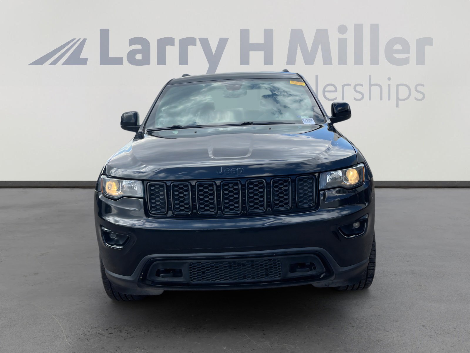 Used 2018 Jeep Grand Cherokee Laredo image 8