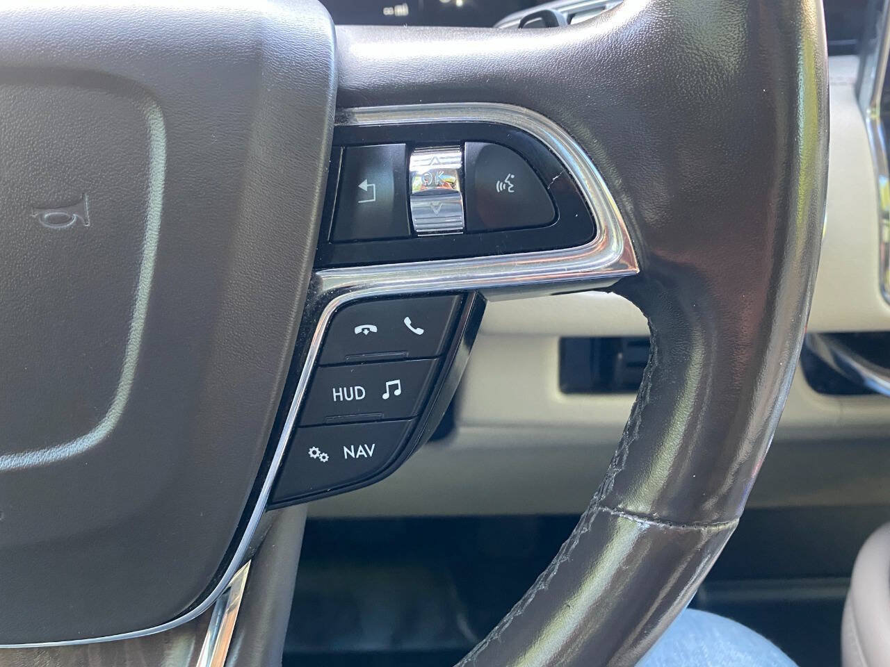 Used 2019 Lincoln Navigator Reserve AWD/4WD image 23