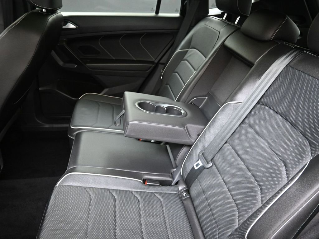 Used 2023 Volkswagen Tiguan SEL R-Line image 21