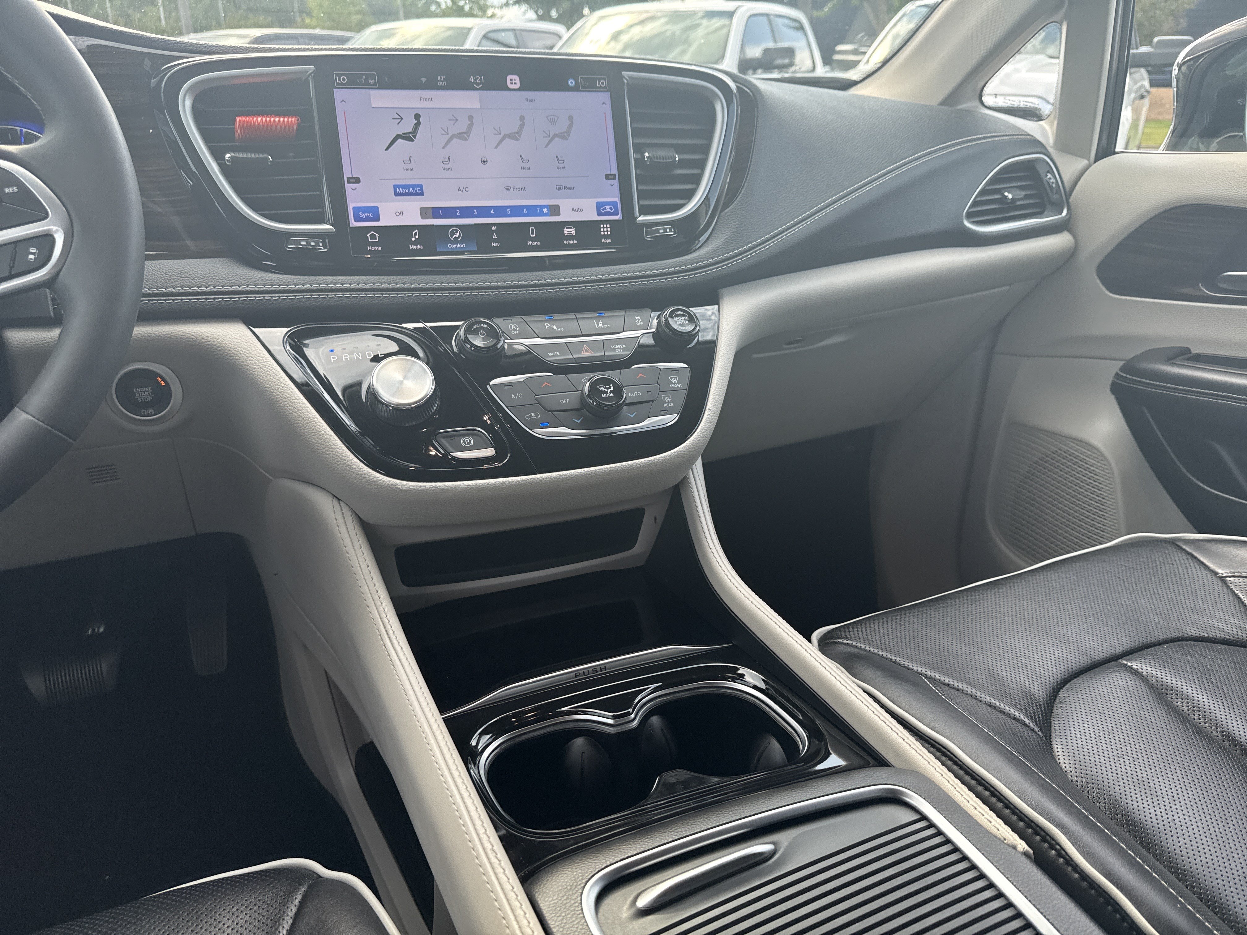 Used 2023 Chrysler Pacifica Limited FWD image 30