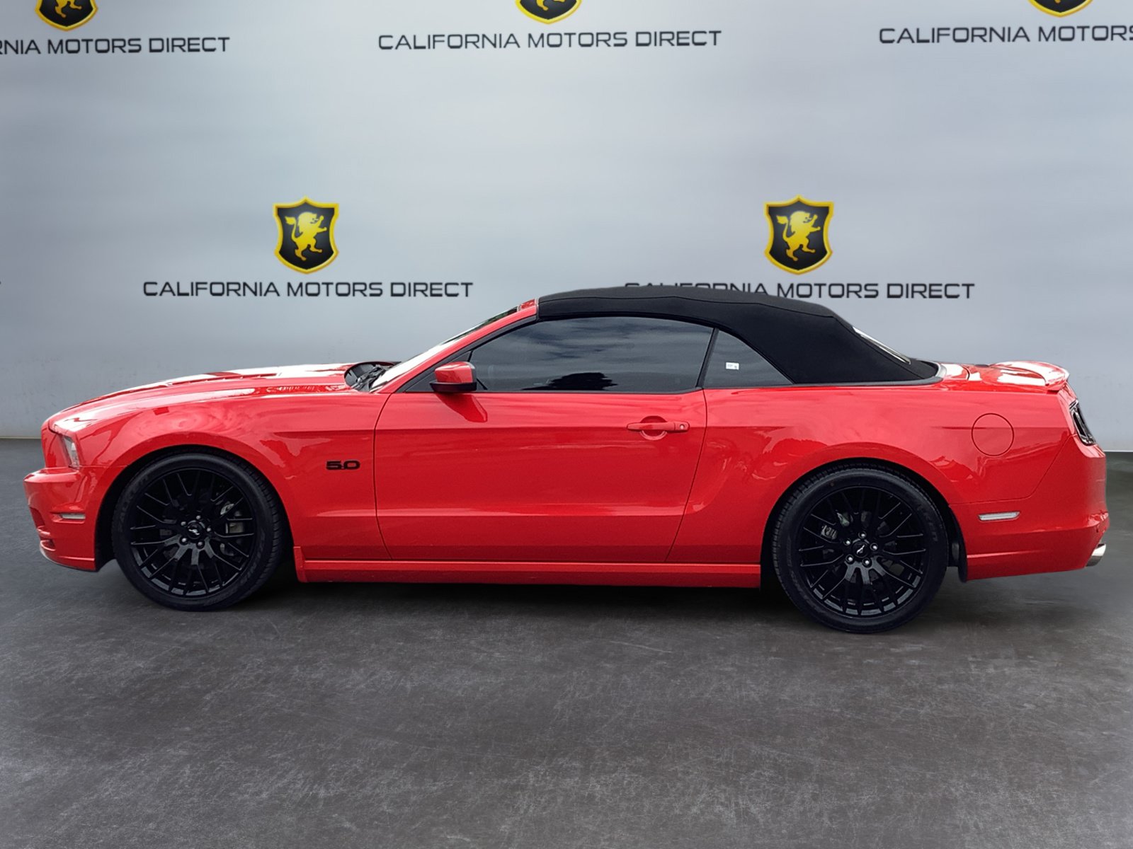Used 2013 Ford Mustang GT Premium w/ Security Pkg RWD image 2