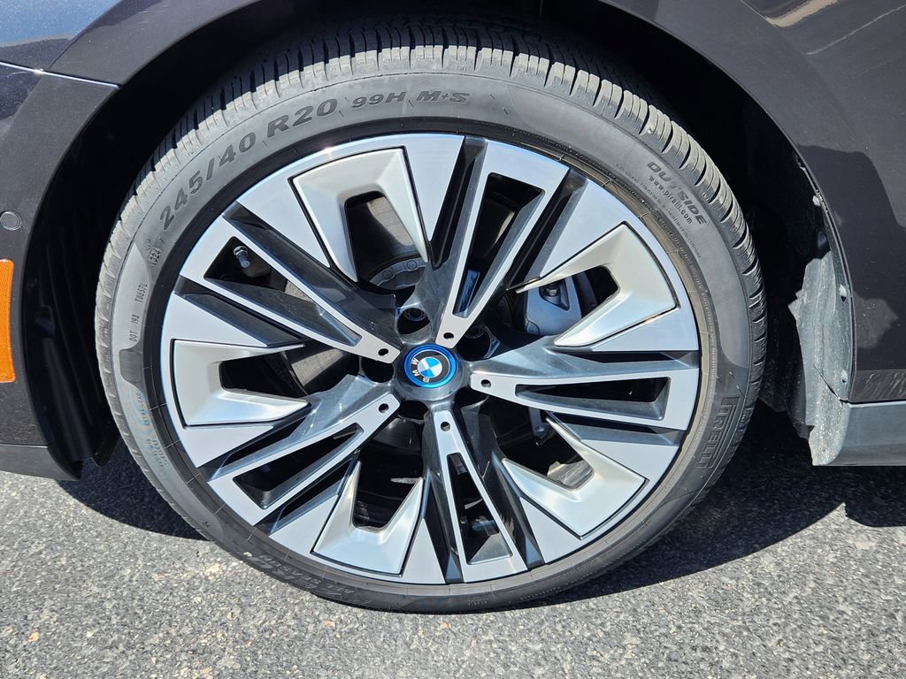 Used 2025 BMW i5 eDrive40i w/ Premium Package RWD image 36